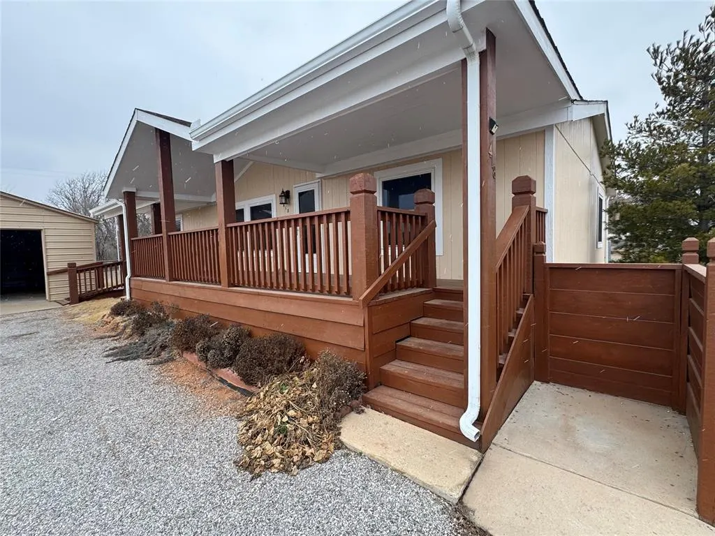 Photo 2 — 418 S Elm Street, Custer City, OK 73639