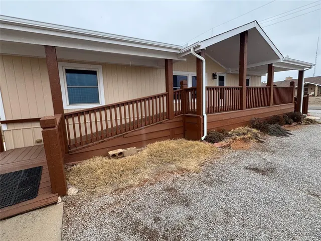 Photo 3 — 418 S Elm Street, Custer City, OK 73639