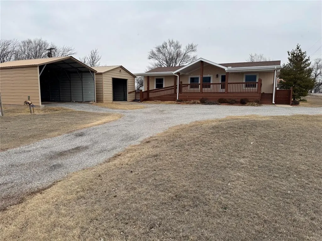Photo 4 — 418 S Elm Street, Custer City, OK 73639