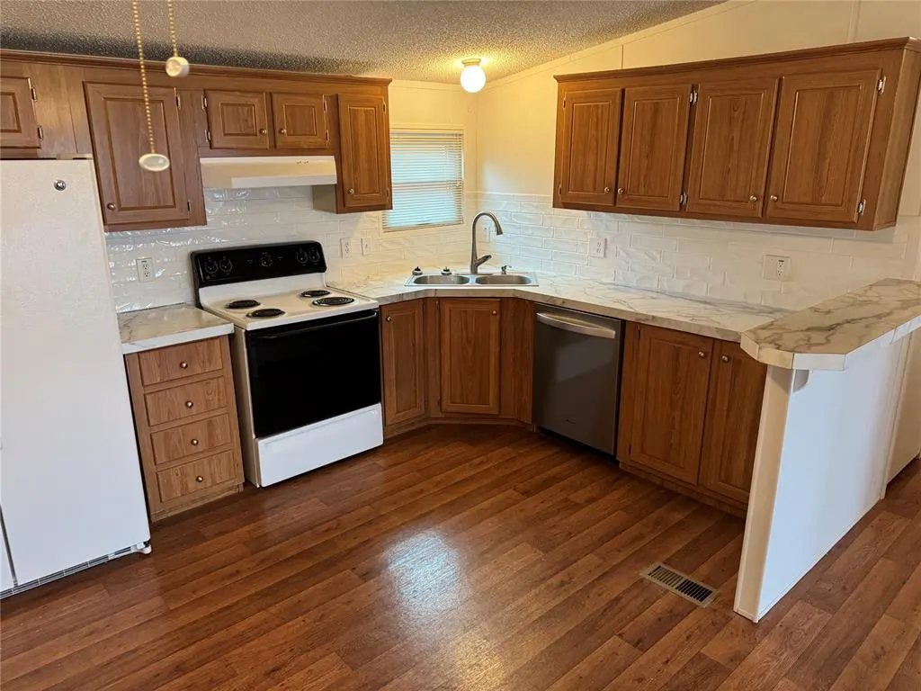 Photo 15 — 418 S Elm Street, Custer City, OK 73639