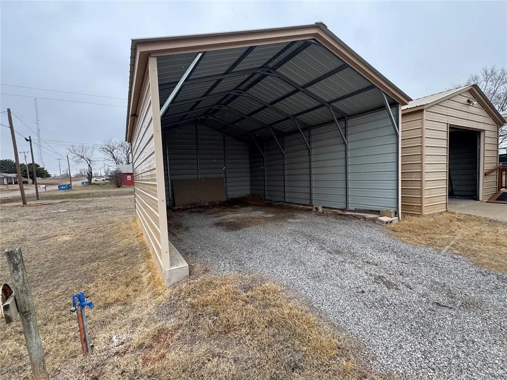 Photo 26 — 418 S Elm Street, Custer City, OK 73639
