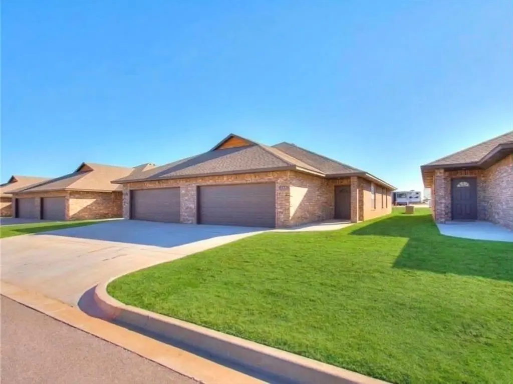 Photo 2 — 805 Aspen Drive, Kingfisher, OK 73750