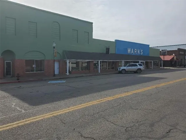 Photo 2 — 507 W Broadway Street, Okemah, OK 74859