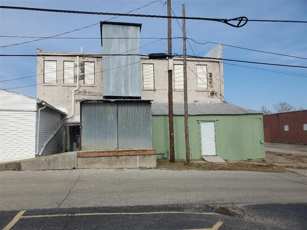 Photo 4 — 507 W Broadway Street, Okemah, OK 74859