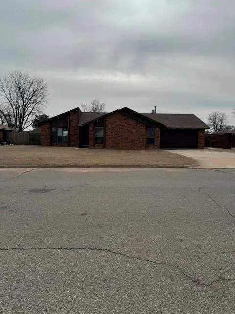 Photo 2 — 518 Sunset Drive, Watonga, OK 73772