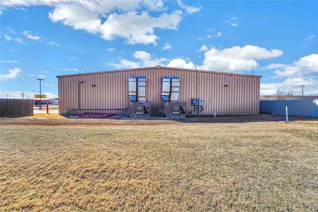 Photo 11 — 215 E 1st Street, Granite, OK 73547