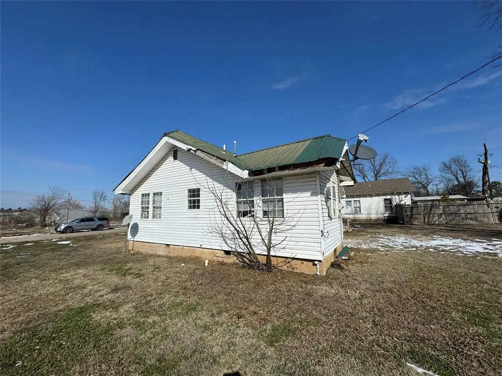 Photo 6 — 100 Jefferson Street, Seminole, OK 74868