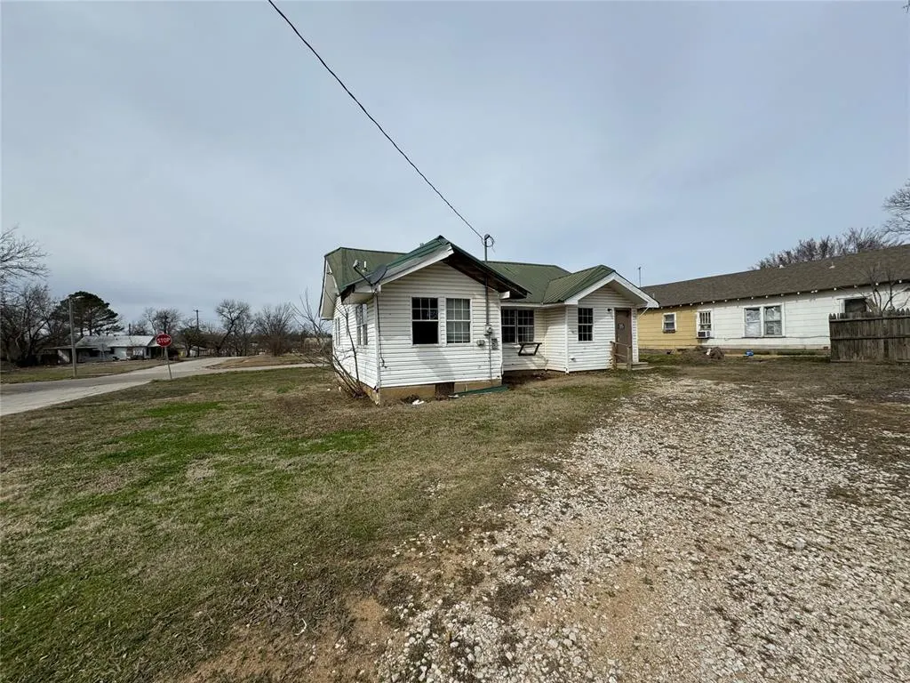 Photo 9 — 100 Jefferson Street, Seminole, OK 74868