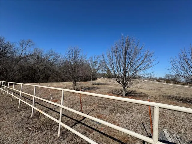 Photo 5 — 1301 E Tecumseh Road, Norman, OK 73071