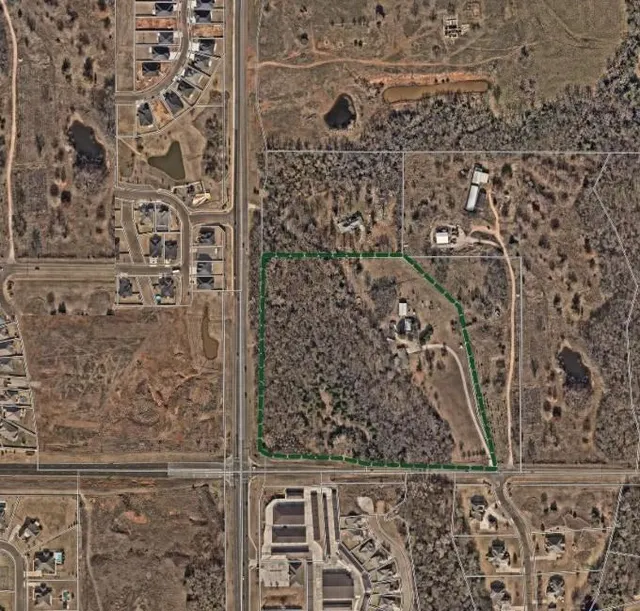 Photo 3 — 1301 E Tecumseh Road, Norman, OK 73071
