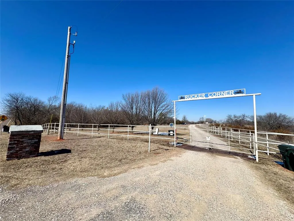 Photo 4 — 1301 E Tecumseh Road, Norman, OK 73071