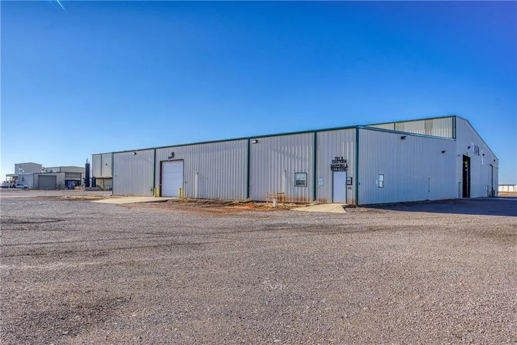 Photo 16 — 701 S Eastern, Elk City, OK 73644