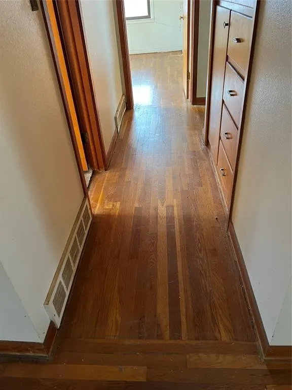 Photo 10 — 1800 Sunset Drive, Altus, OK 73521