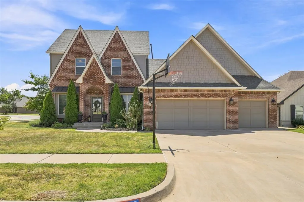 Photo 2 — 11700 NW 108th Terrace, Yukon, OK 73099