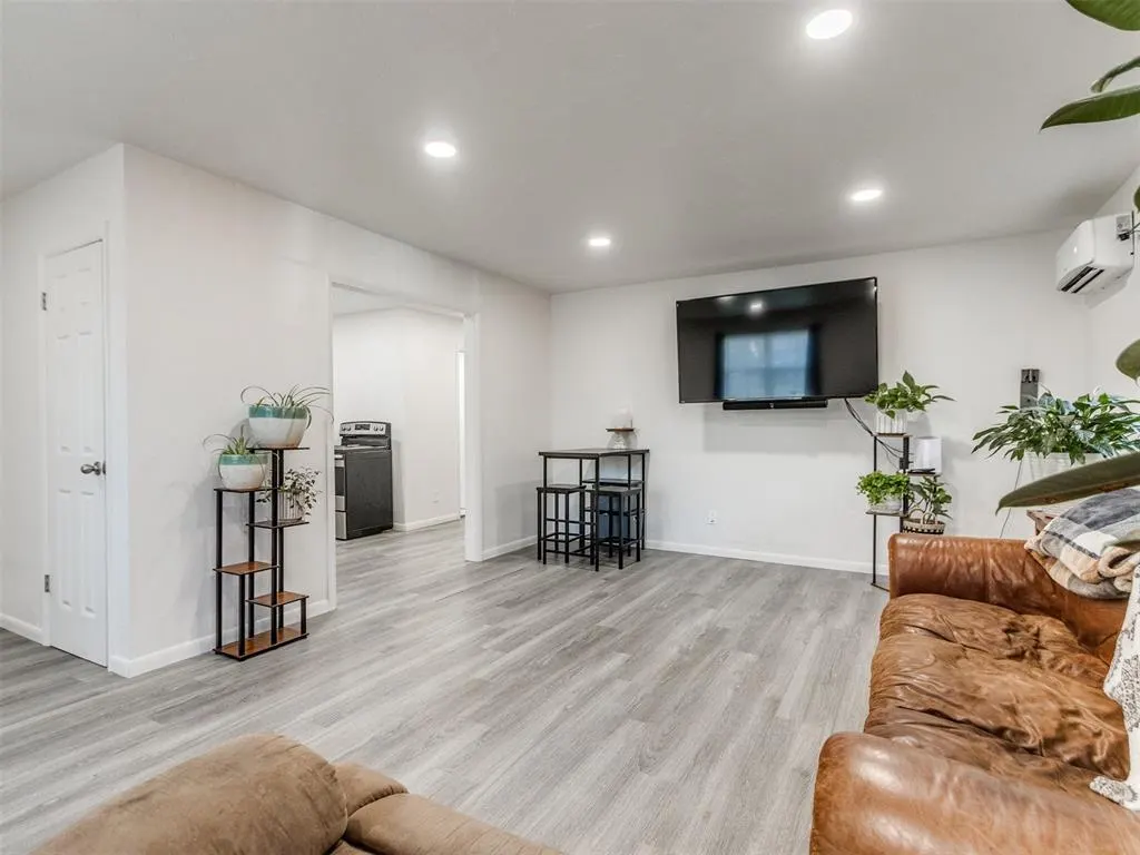 Photo 14 — 212 E Oklahoma Avenue, Kingfisher, OK 73750
