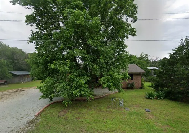 Front exterior — 225 E 10th Street, Stonewall, OK 74871