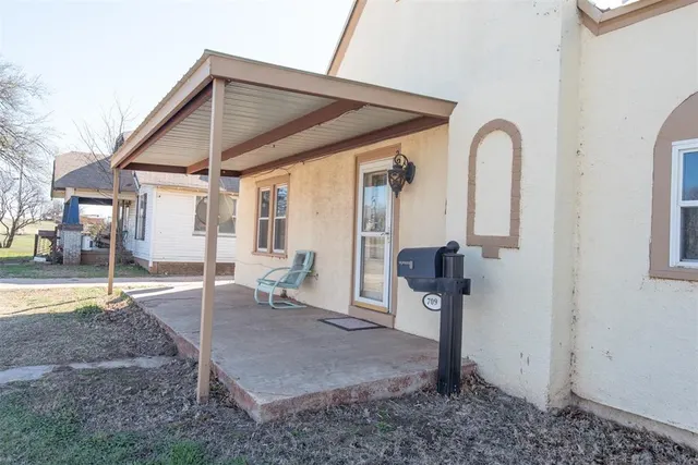 Photo 5 — 709 S Broadway, Geary, OK 73040