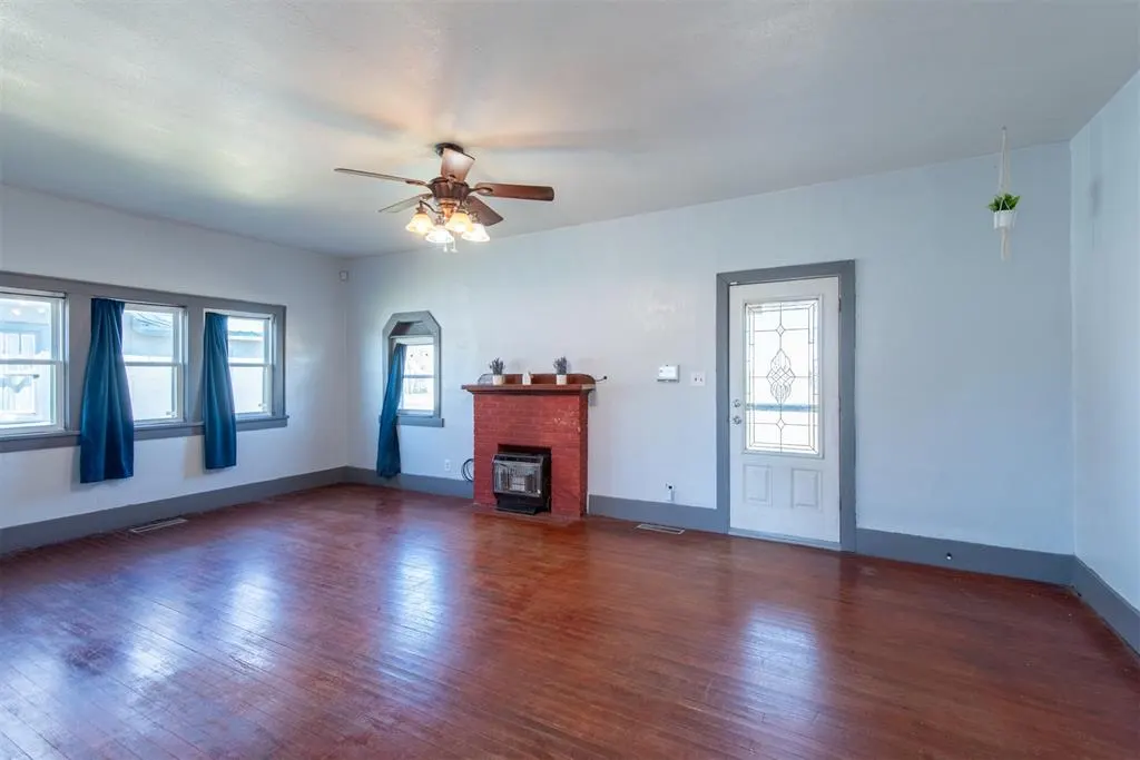 Photo 7 — 709 S Broadway, Geary, OK 73040