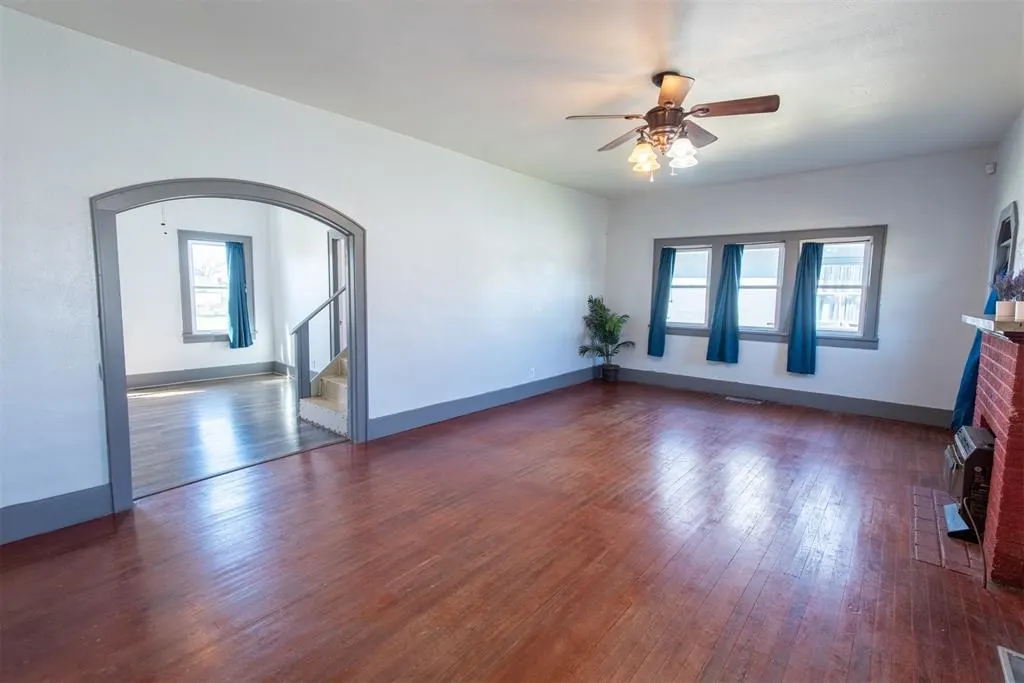 Photo 9 — 709 S Broadway, Geary, OK 73040