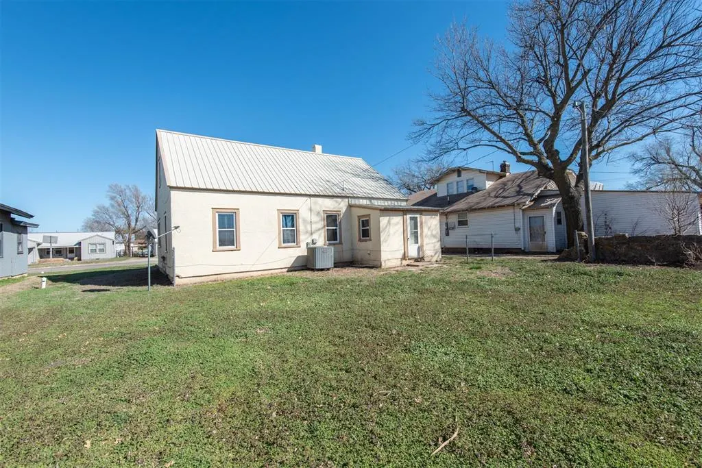 Photo 38 — 709 S Broadway, Geary, OK 73040