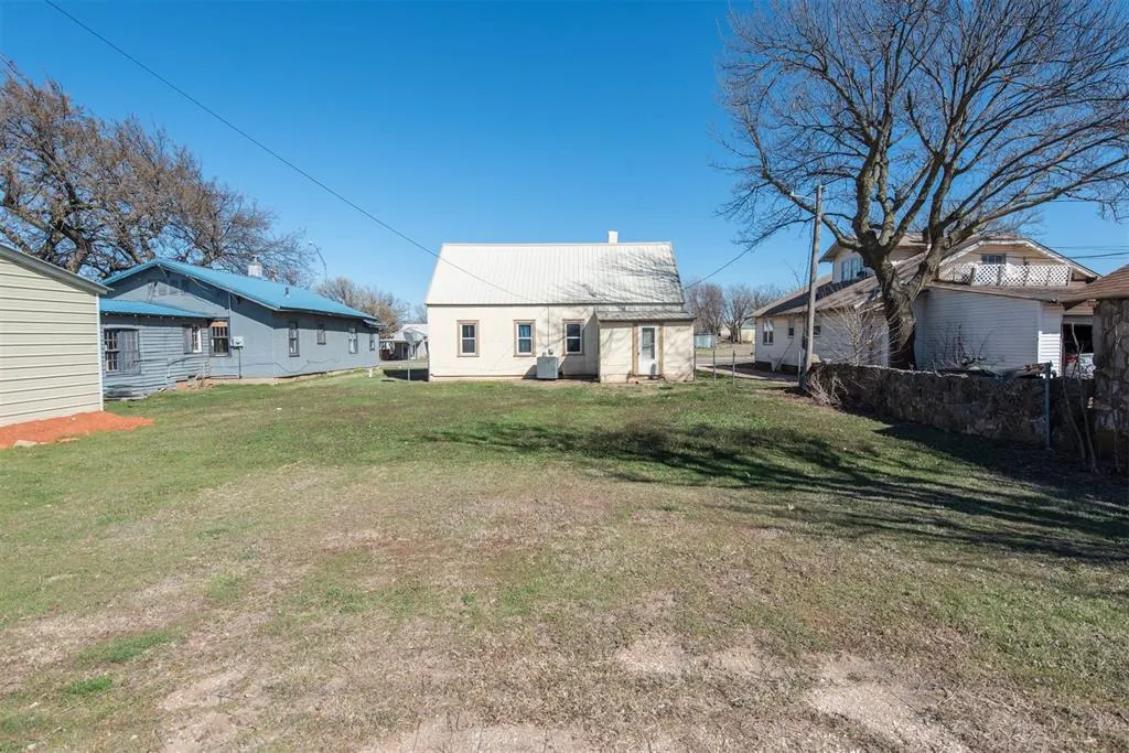 Photo 39 — 709 S Broadway, Geary, OK 73040
