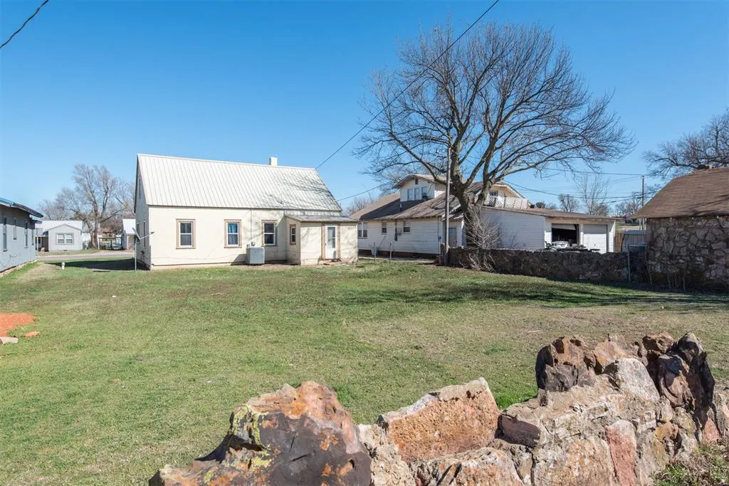 Photo 40 — 709 S Broadway, Geary, OK 73040