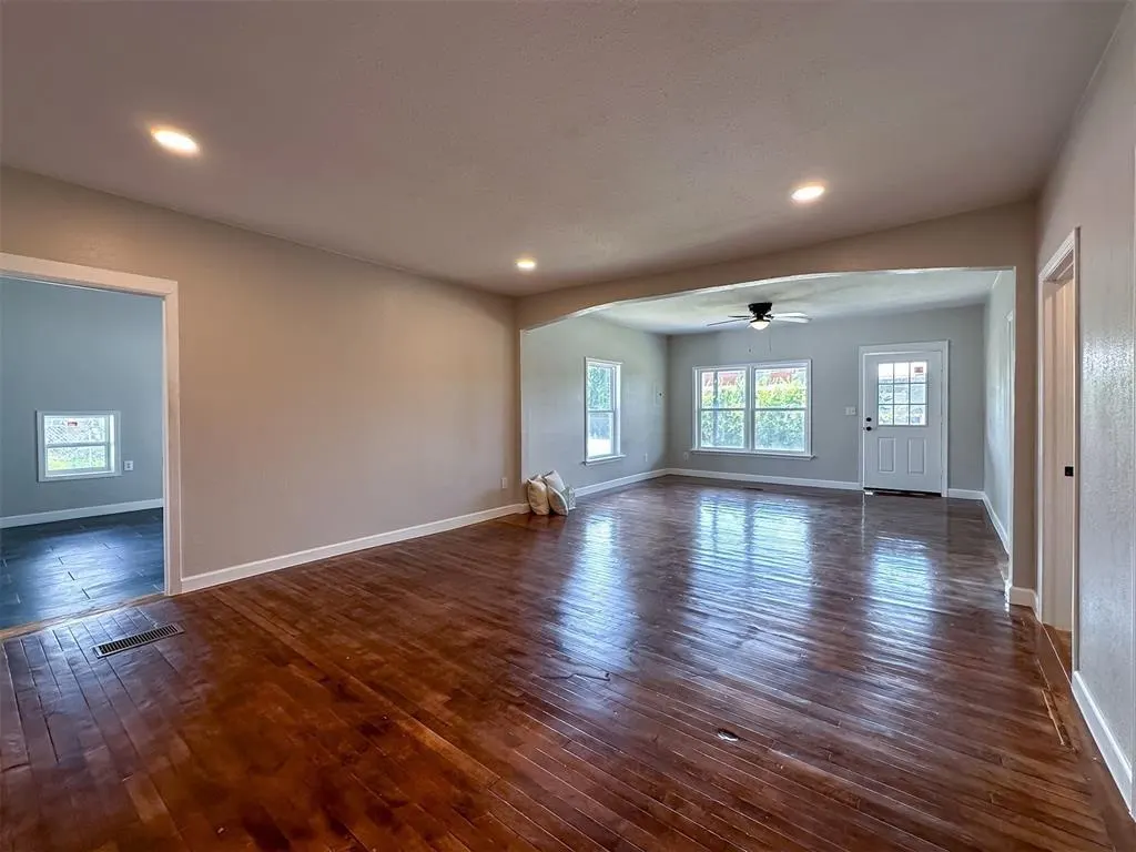 Photo 5 — 1122 W Locust Street, Shawnee, OK 74801