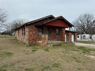 Sold home at 321 S Ocheese Avenue