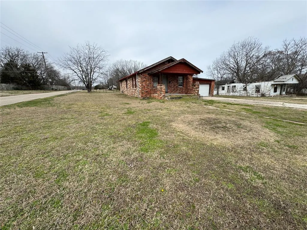 Photo 2 — 321 S Ocheese Avenue, Wewoka, OK 74884