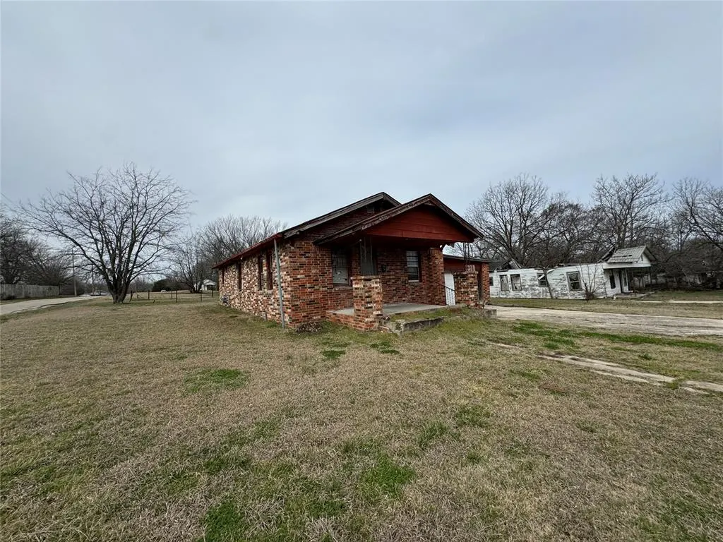Photo 3 — 321 S Ocheese Avenue, Wewoka, OK 74884