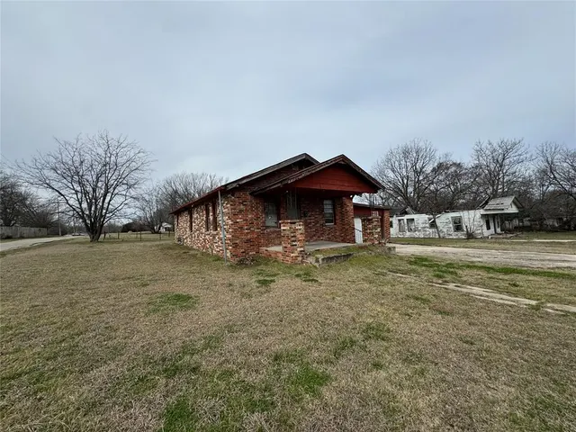 Photo 3 — 321 S Ocheese Avenue, Wewoka, OK 74884