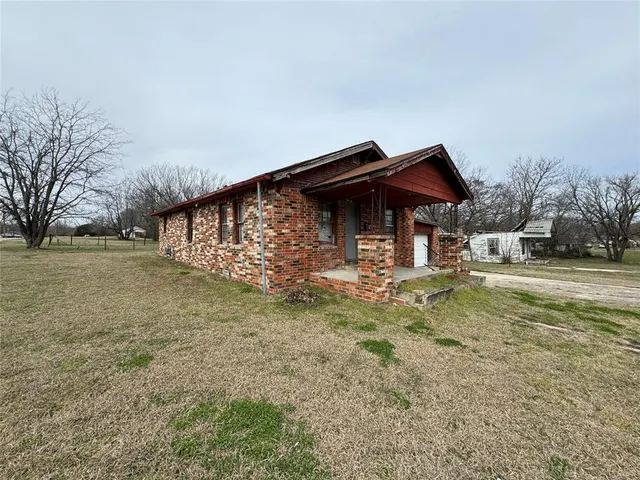 Photo 4 — 321 S Ocheese Avenue, Wewoka, OK 74884