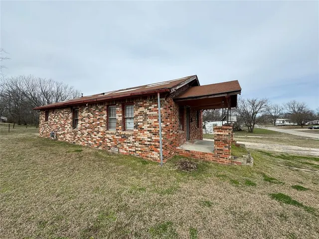 Photo 5 — 321 S Ocheese Avenue, Wewoka, OK 74884