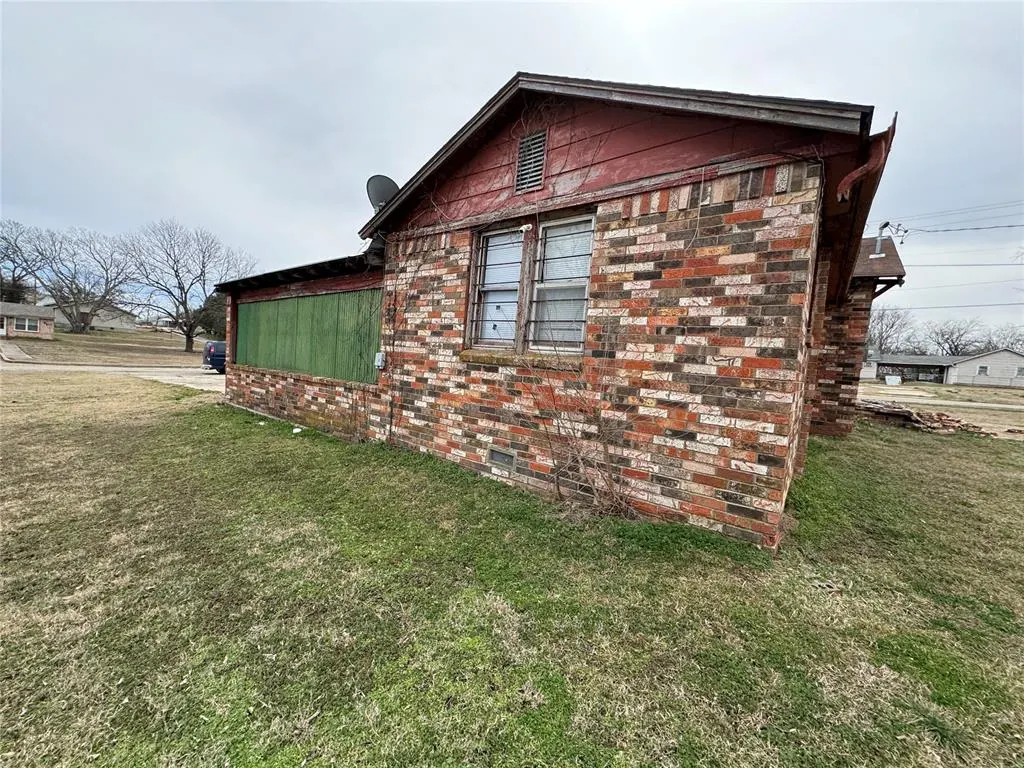 Photo 15 — 321 S Ocheese Avenue, Wewoka, OK 74884