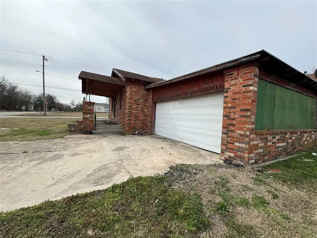 Photo 17 — 321 S Ocheese Avenue, Wewoka, OK 74884