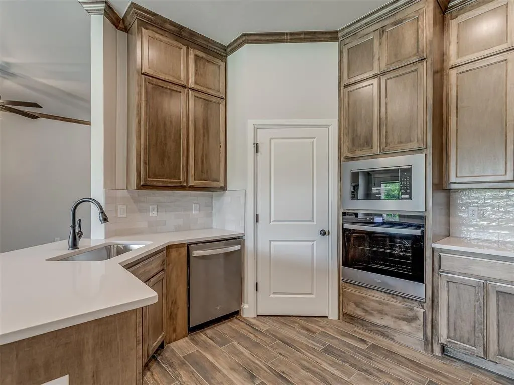 Photo 8 — 10124 Gentry Crossing, Oklahoma City, OK 73169