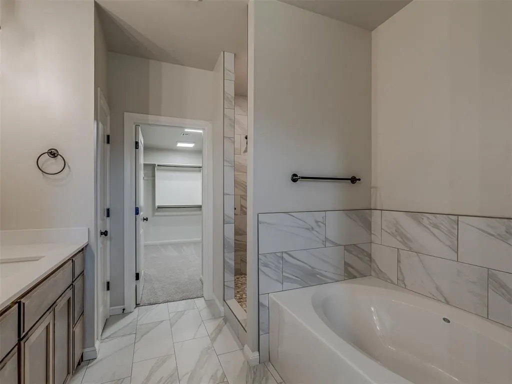 Photo 16 — 10124 Gentry Crossing, Oklahoma City, OK 73169