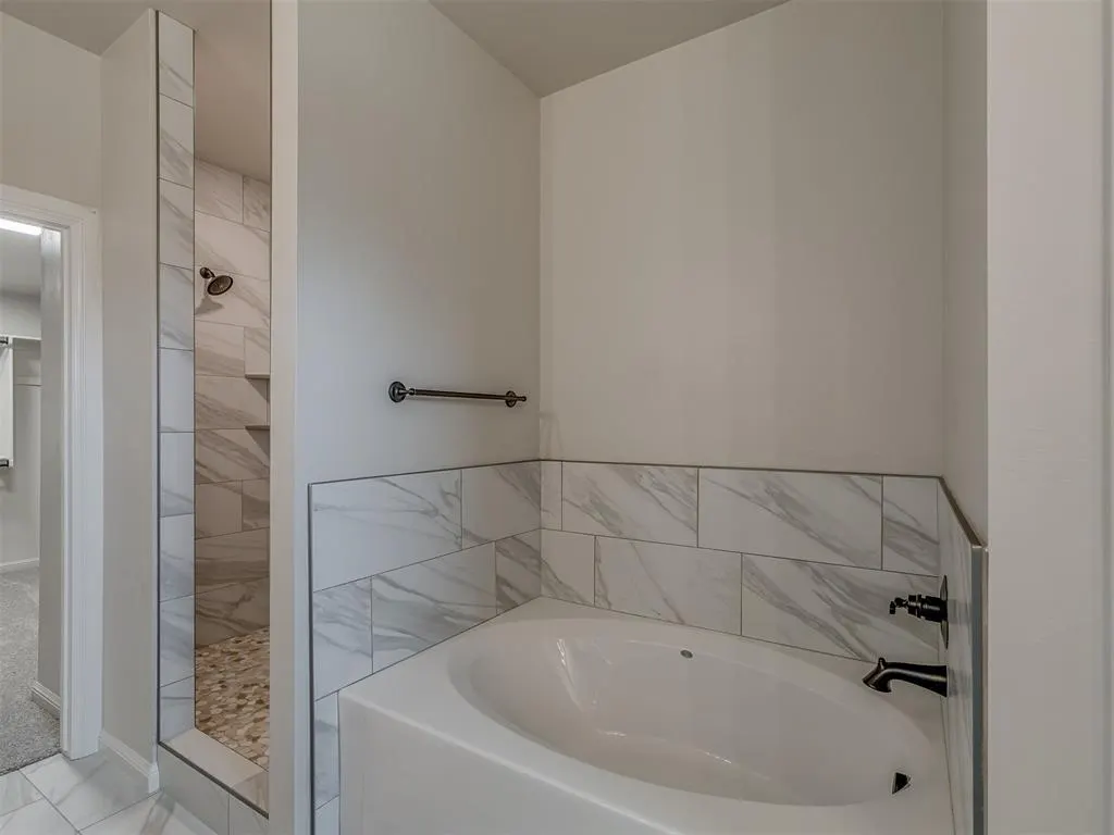 Photo 18 — 10124 Gentry Crossing, Oklahoma City, OK 73169