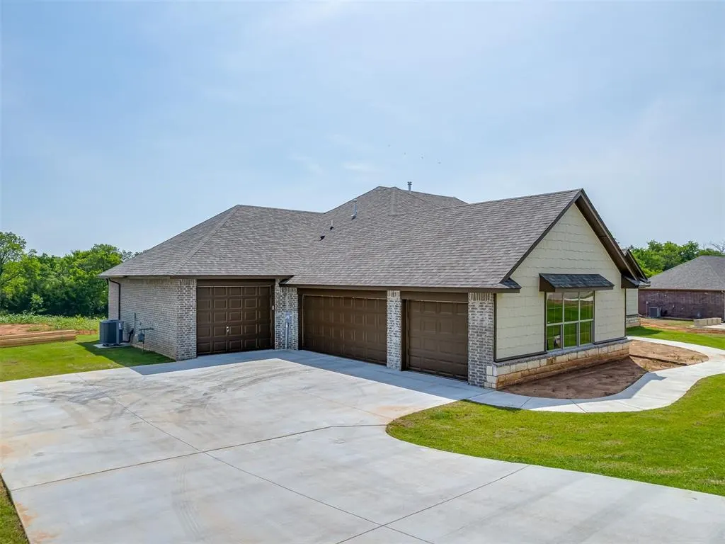 Photo 3 — 10124 Gentry Crossing, Oklahoma City, OK 73169