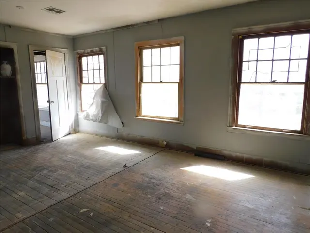 Photo 4 — 641 NE 15th Street, Oklahoma City, OK 73104