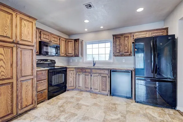 Photo 5 — 3301 NW 60th Street, Oklahoma City, OK 73112