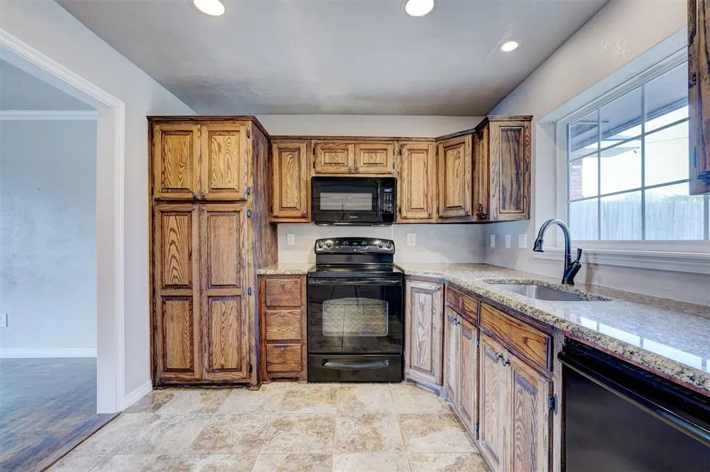 Photo 8 — 3301 NW 60th Street, Oklahoma City, OK 73112