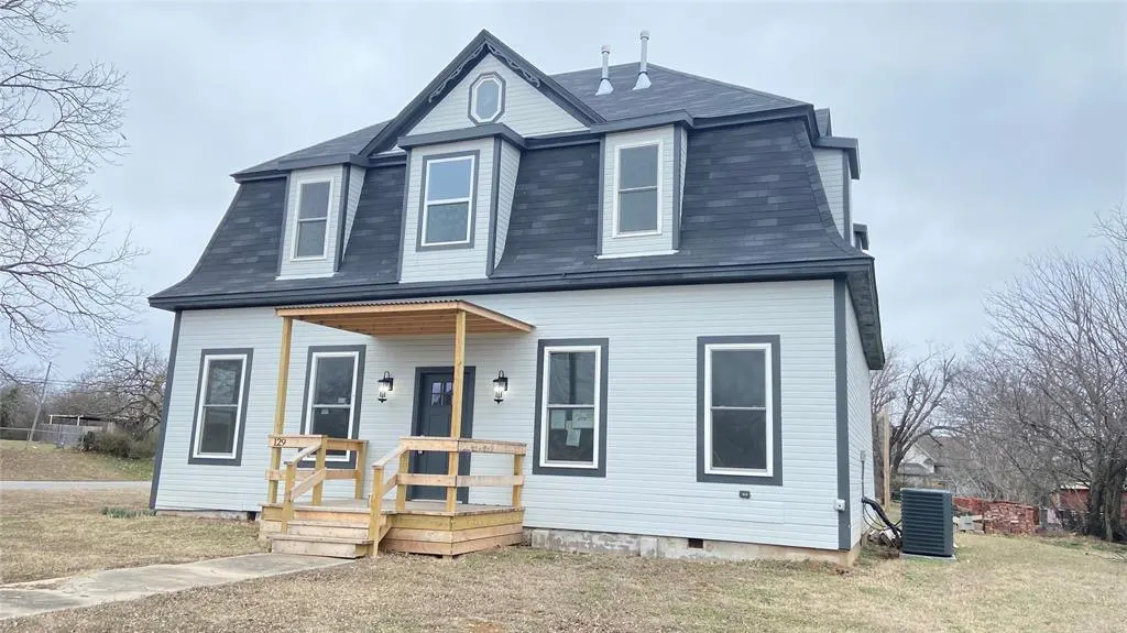 Front exterior — 129 S 8th Street, McLoud, OK 74851