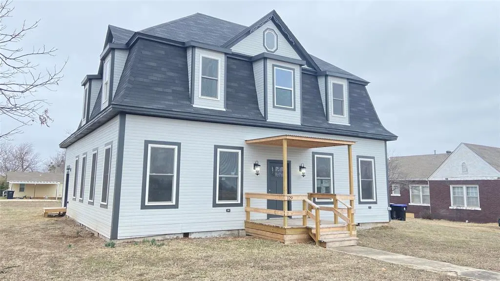 Photo 2 — 129 S 8th Street, McLoud, OK 74851