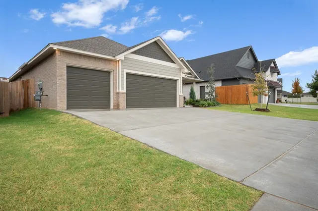Photo 2 — 4605 Bermuda Drive, Mustang, OK 73064