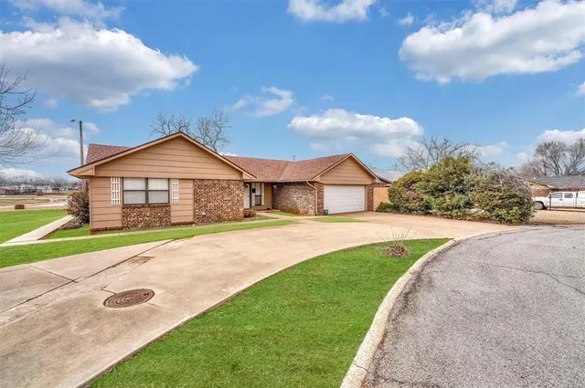 Photo 2 — 1101 Colorado Avenue, Elk City, OK 73644