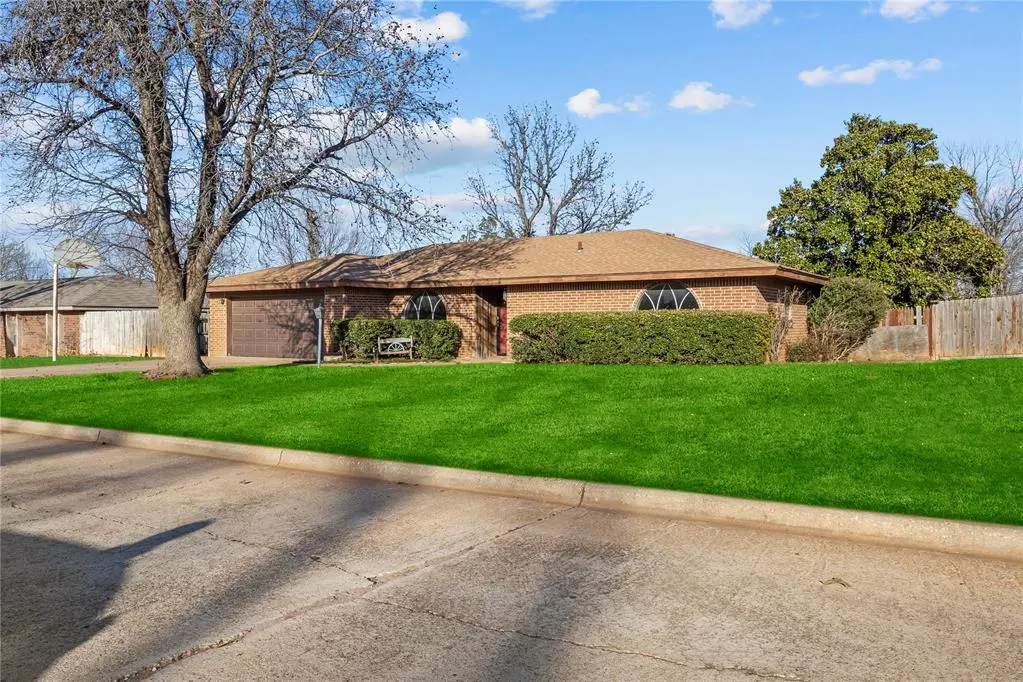 Photo 2 — 1230 N Indiana Street, Weatherford, OK 73096