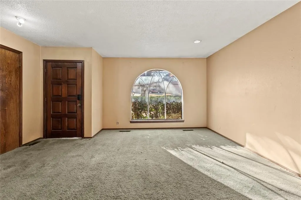 Photo 3 — 1230 N Indiana Street, Weatherford, OK 73096