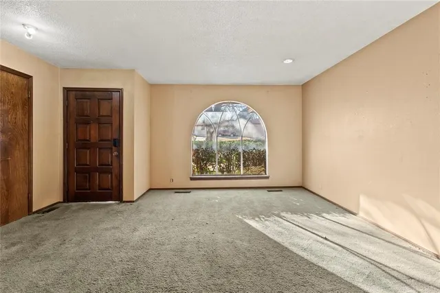 Photo 3 — 1230 N Indiana Street, Weatherford, OK 73096