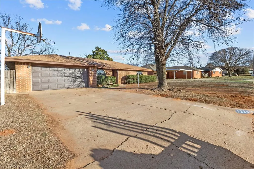 Photo 23 — 1230 N Indiana Street, Weatherford, OK 73096